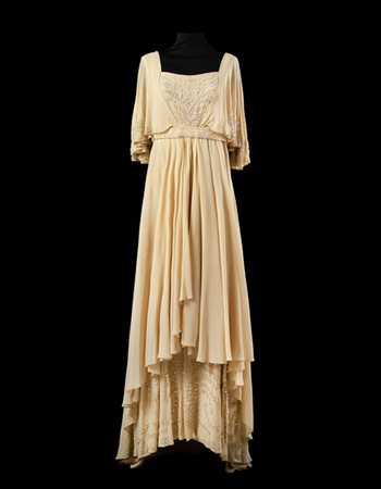 ROBERTO CAPUCCI 
Abito da sera in georgette e chiffon color cipria con corpetto