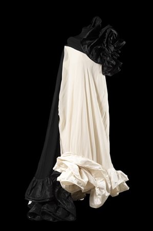 ROBERTO CAPUCCI 
Abito di gala in bianco e nero, in georgette e chiffon di seta