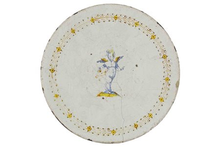 Alzata, in maiolica compendiaria con “Amorino corrente”
STATO DI URBINO, sec. XVI, metà e terzo quarto.