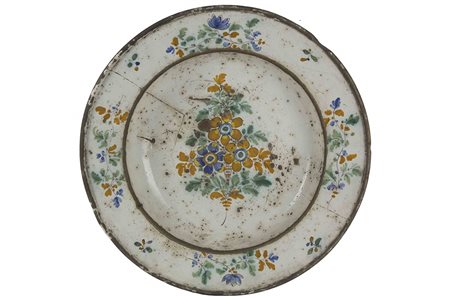 Bacile in maiolica policroma a motivi floreali 
ITALIA MERIDIONALE, sec. XVIII / XIX.