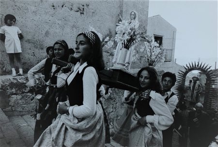 LEONARD FREED Crossroads Sicily, Procession, 1974