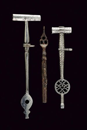 Lotto di tre chiavi a ruota