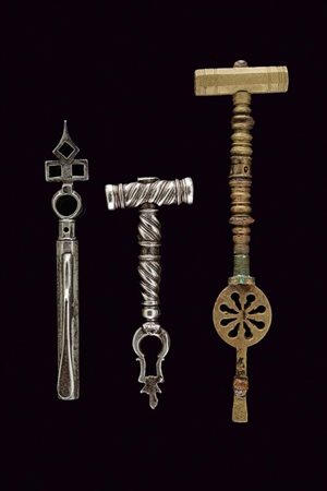 Lotto di tre chiavi a ruota