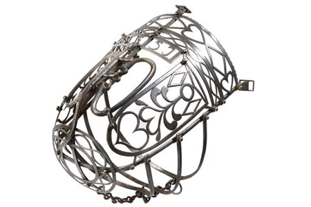 Rarissima musoliera da cavallo in ferro