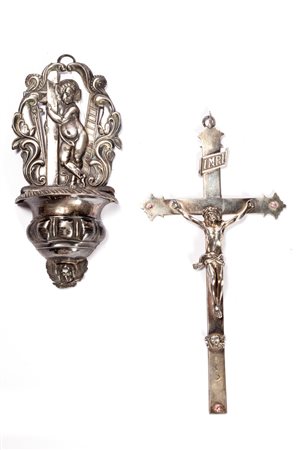 Lotto composto da un crocifisso e un'acquasantiera in argento, Milano secolo XIX