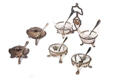 Lotto composto da tre coppie di piccole saliere in argento, secoli XIX-XX