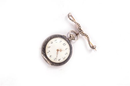 Orologio da tasca in argento niellato con spilla in oro, argento e rose di diamante, secolo XIX