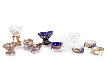 Lotto composto da undici saliere in materiali diversi, secoli XIX-XX