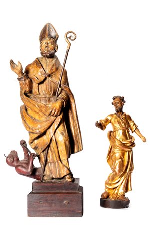 Lotto composto da due sculture in legno laccato e dorato, raffiguranti Santi, Italia secolo XVII