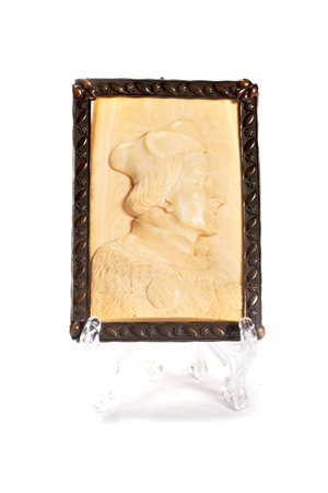 Placca in osso raffigurante ritratto virile di profilo ad bassorilievo, secolo XIX