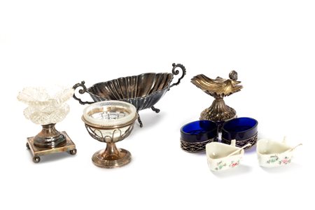 Lotto composto da otto saliere, secoli XIX -XX