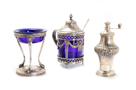 Lotto composto da tre suppellettili in argento, secoli XIX - XX