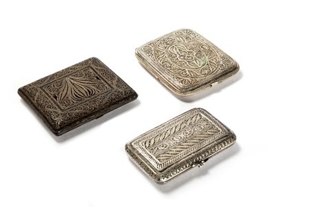 Tre portasigarette in filigrana d'argento, secolo XX