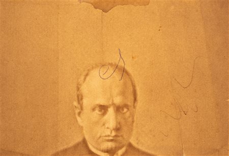 Carta filigranata con l'immagine del Duce in trasparenza