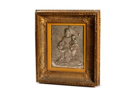 Bassorilievo in metallo argentato raffigurante Madonna con Bambino, secolo XVIII