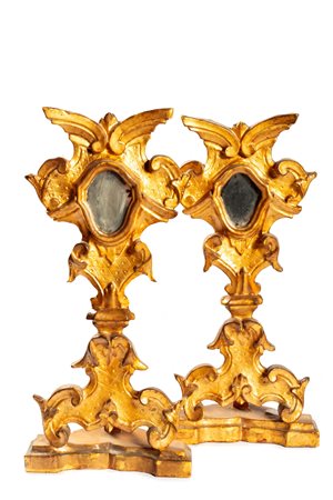 Coppia di porta reliquie in legno dorato, secolo XVIII