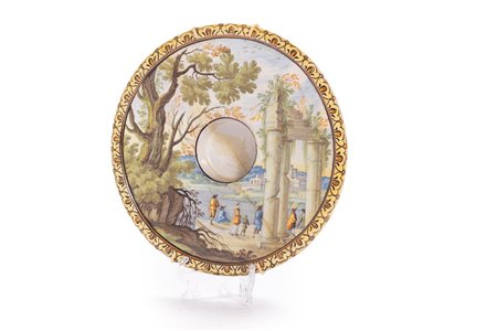 Piattino in maiolica policroma di Castelli, secolo XVIII