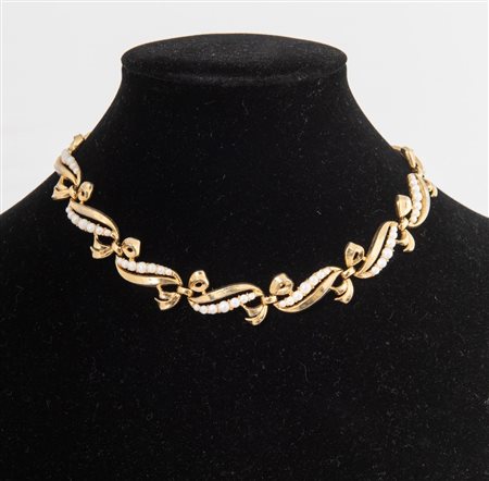 TRIFARI Collier girocollo in metallo dorato decorato con piccole perle...