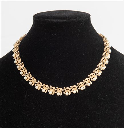 TRIFARI Collier girocollo in metallo dorato decorato con piccole perle...