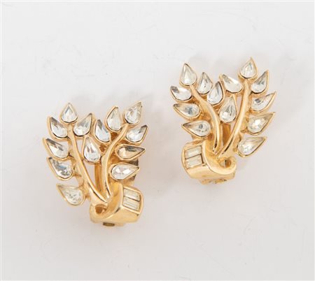 TRIFARI Orecchini a clip con motivo fogliaceo decorati con zirconi a goccia....
