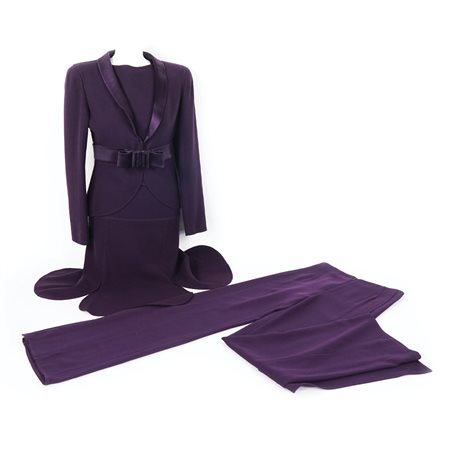 Valentino tailleur in crêpe di lana color melanzana composto da una giacca,...