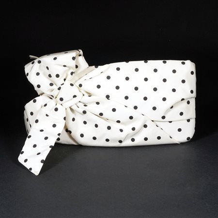 Valentino pochette in tessuto bianco a pois neri con fiocco