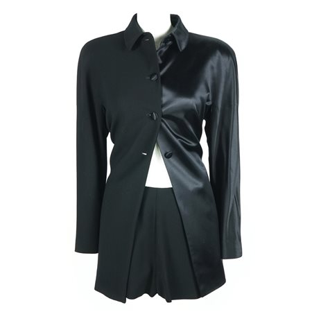 Krizia shorts in lana e seta nera, tg. 42 UNITI a una giacca a caban dello...