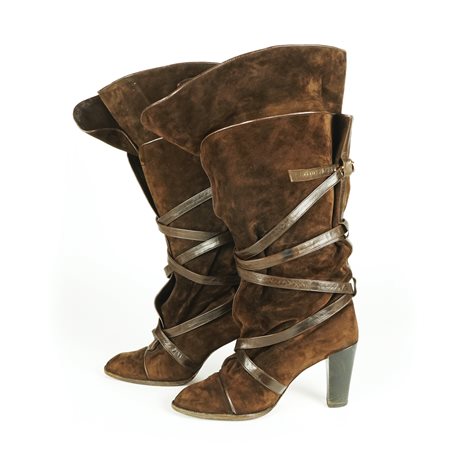 Yves Saint Laurent un paio di stivali alla "corsara" in suede marrone, tg. 37