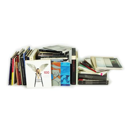 Lotto di 37 coffee books di argomenti relativi all'arte moderna e contemporanea