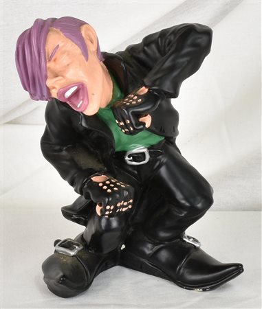 FIGURA IN RESINA raffigurante un uomo Punk style Italia, anni '90 h 16 cm