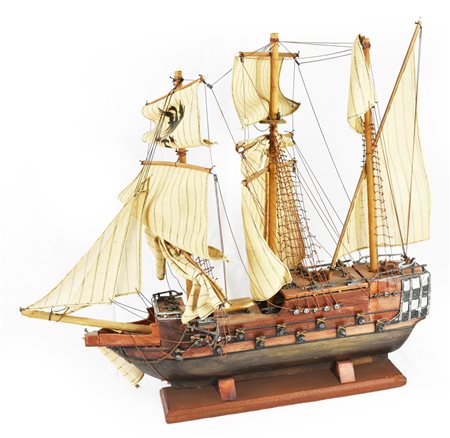 MODELLO DI VELIERO in legno finemente decorato Inghilterra, prima meta' XX...