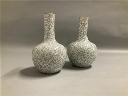 Coppia di vasi ad invetriatura craquele 
Cina, periodo della Repubblica (1912-1