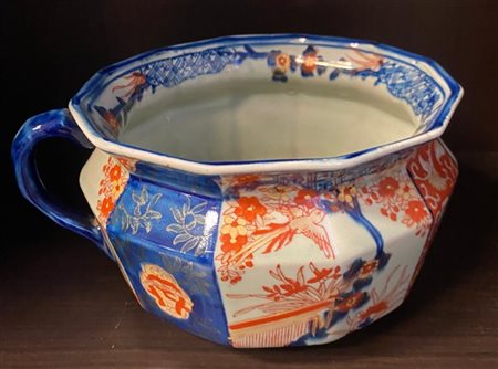 Vaso con manico in porcellana stile Imari
Giappone, inizio sec. XX