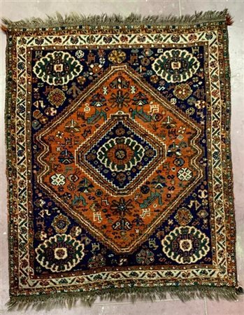 Tappeto Shiraz, Persia, fine secolo XIX. Decoro con piccolo medaglione romboida