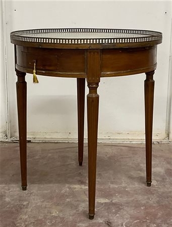 Tavolino tondo a due cassetti e un tiretto nella fascia, gambe tornite e scanal