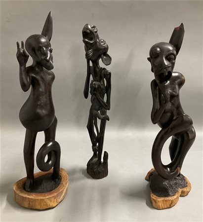 Arte africana, lotto di tre sculture in legno (h max cm 49) (difetti e mancanze