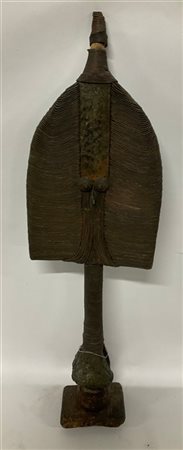 Arte africana, Gabon, maschera guardiano Kota in legno rivestito in rame battut