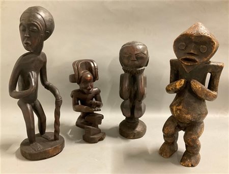 Arte africana, lotto di quattro figure stanti e assise, legno scolpito e pigmen
