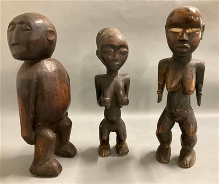 Arte africana, lotto composto da due figure femminili e una maschile, legno sco
