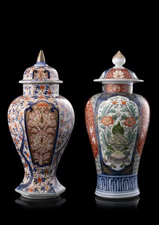 Lotto composto da due potiches con coperchio, di cui una a sezione esagonale
Gi