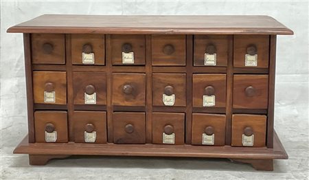 Mobile porta spezie in legno con diciotto cassettini (cm 64x34x30) (difetti)