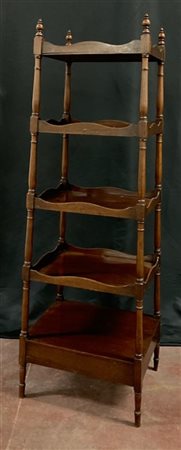 Étagère a cinque ripiani a scalare verso l'alto con montanti torniti e cassetto