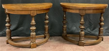 Coppia di console a demi lune in legno con sostegni tripodi torniti riuniti da