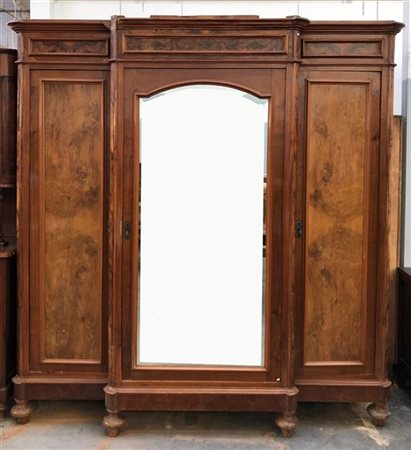 Armadio a tre ante in legno con inserti in radica (difetti)