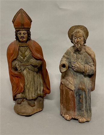 Lotto di due sculture in legno dipinto raffiguranti un vescovo e San Giuseppe,