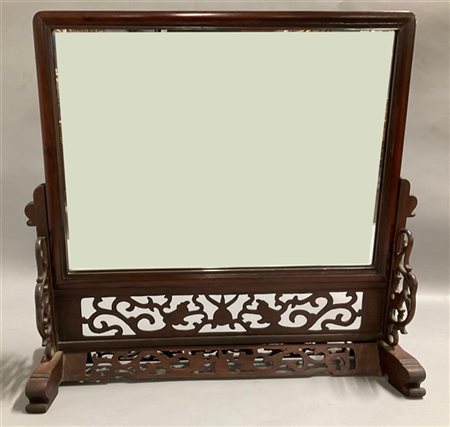 Specchio da tavolo in legno rosso intagliato
Cina, fine dinastia Qing 
(misure
