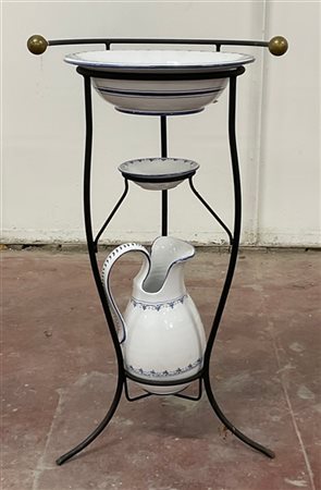 Portacatino in ferro battuto verniciato nero decorato con pomoli in ottone, acc