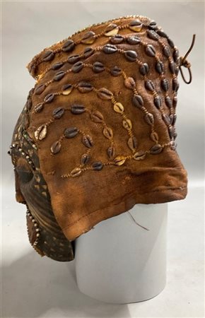 Arte africana, lotto di tre maschere di etnie differenti, legno scolpito e pigm