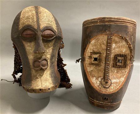 Arte africana, lotto di due maschere in legno scolpito con pigmenti e juta (h c