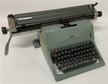 Lotto composto da una radio a valvole Sarca modello "K36" anni '40 e una macchi